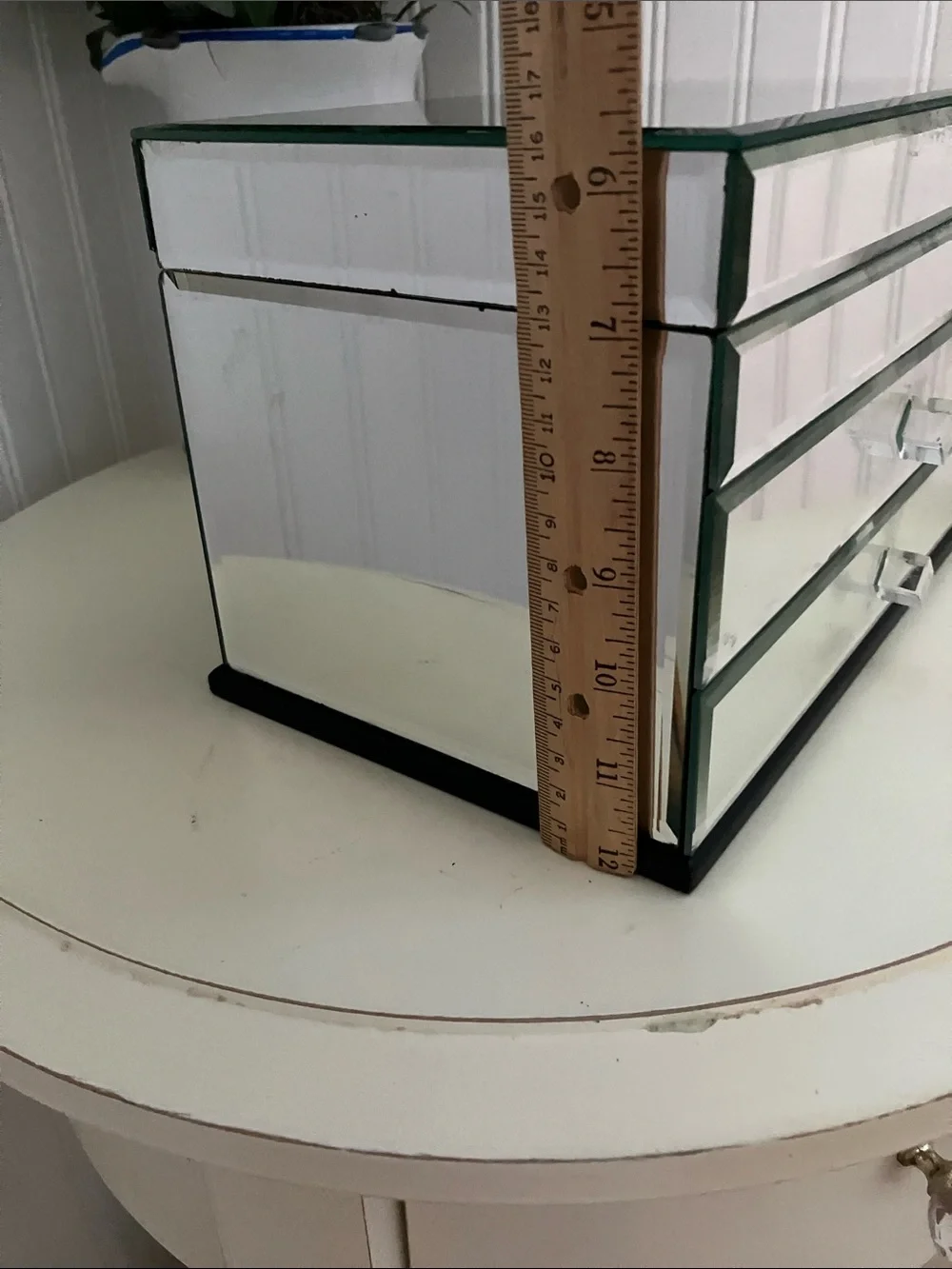 N/A stylish mirrored